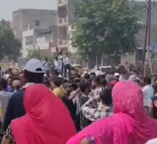 गाजियाबाद में अंबेडकर मूर्ति खंडित होने पर भारी बवाल, दिल्ली-सहारनपुर रोड पर लगा लंबा जाम