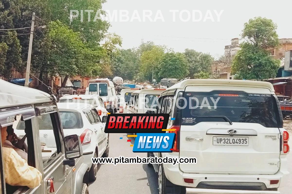 PM मोदी की अपील का असर, झांसी में DM-मेयर समेत कई अधिकारियों ने हटाईं एस्कॉर्ट गाड़ियां