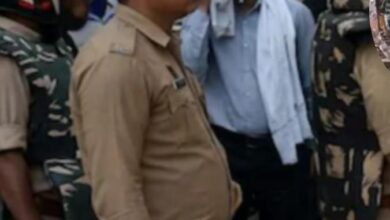 लखनऊ में बुलडोजर एक्शन पर बढ़ा विवाद, पुलिस लाठीचार्ज का विरोध, क्या वकीलों को बांटी लाठियां?