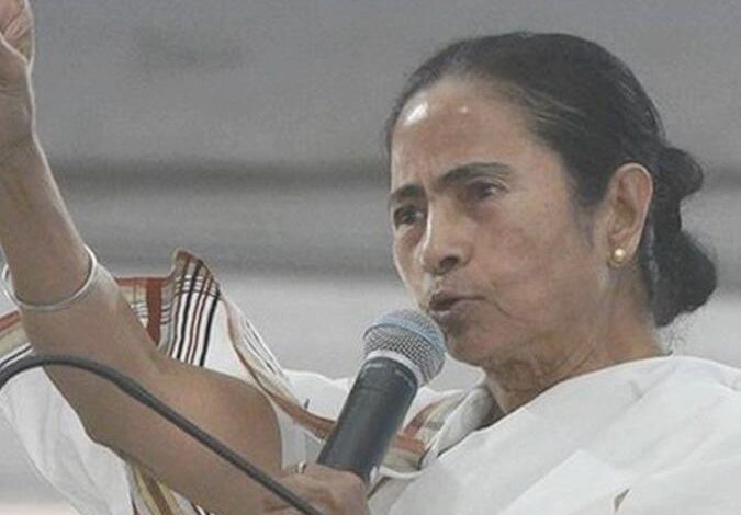 Mamata Banerjee : ममता बनर्जी का बड़ा आरोप : केंद्रीय बल BJP के इशारे पर कर रहे काम, मतदान केंद्रों के दौरे से बढ़ा सियासी पारा