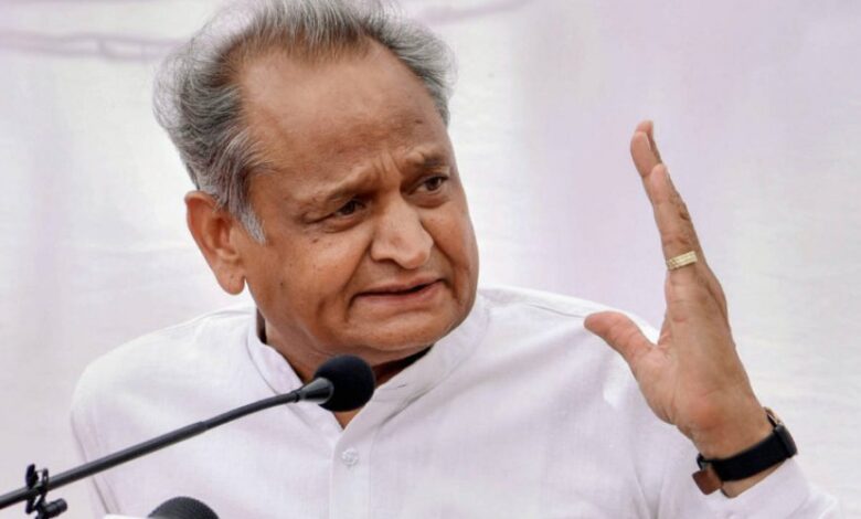Rajasthan Politics: हाईकमान से मिले गहलोत, कहा नेतृत्व पर फैसला वही लेंगे